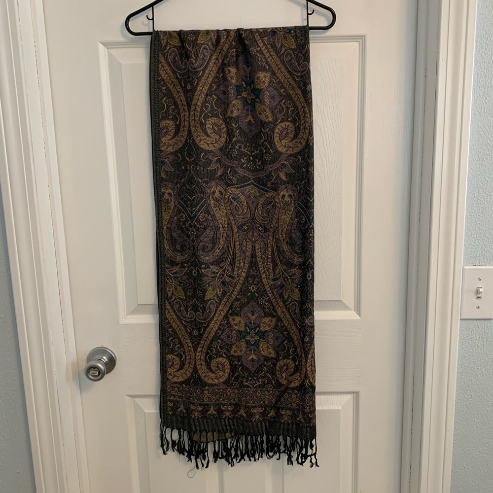 Pashmina Black and Gold Paisley Scarf